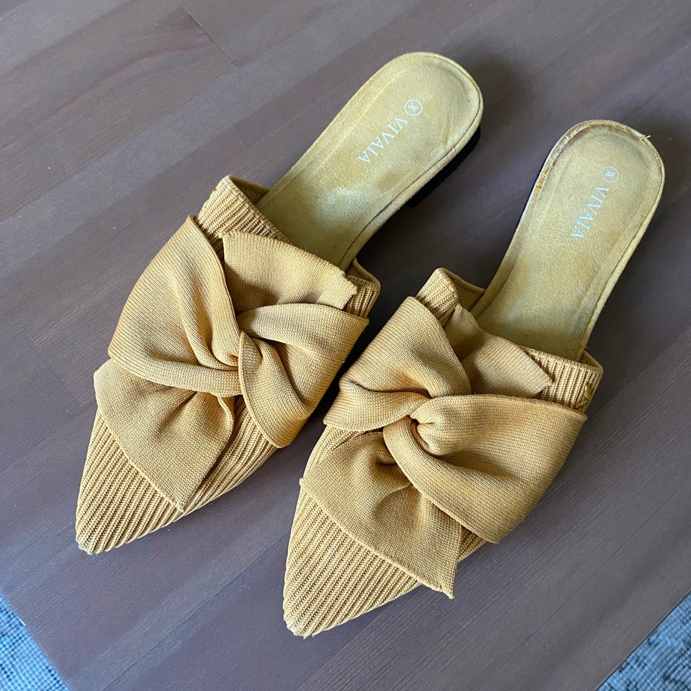 VIVAIA Pointed-toe Knot Mules in Mustard Yellow
